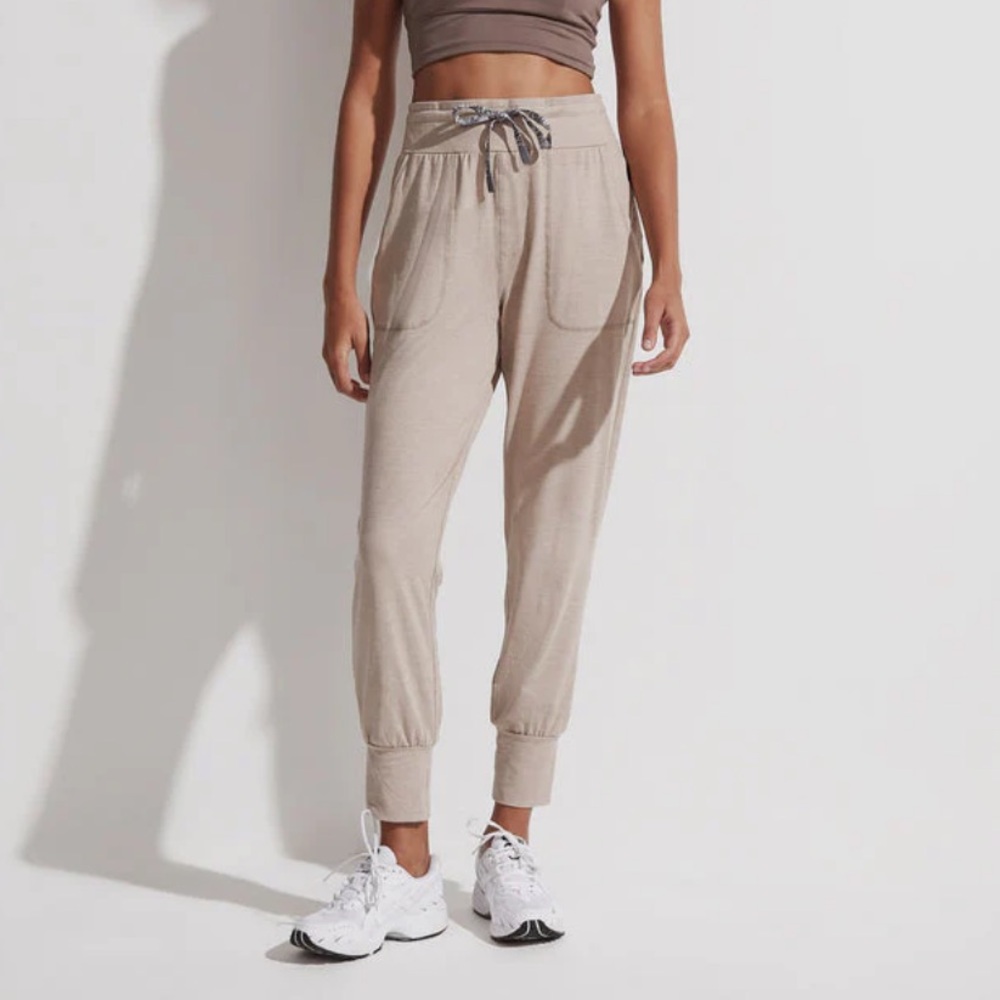 Varley Parkhurst Jogger Fluid Stretch Jersey in Tan Size small